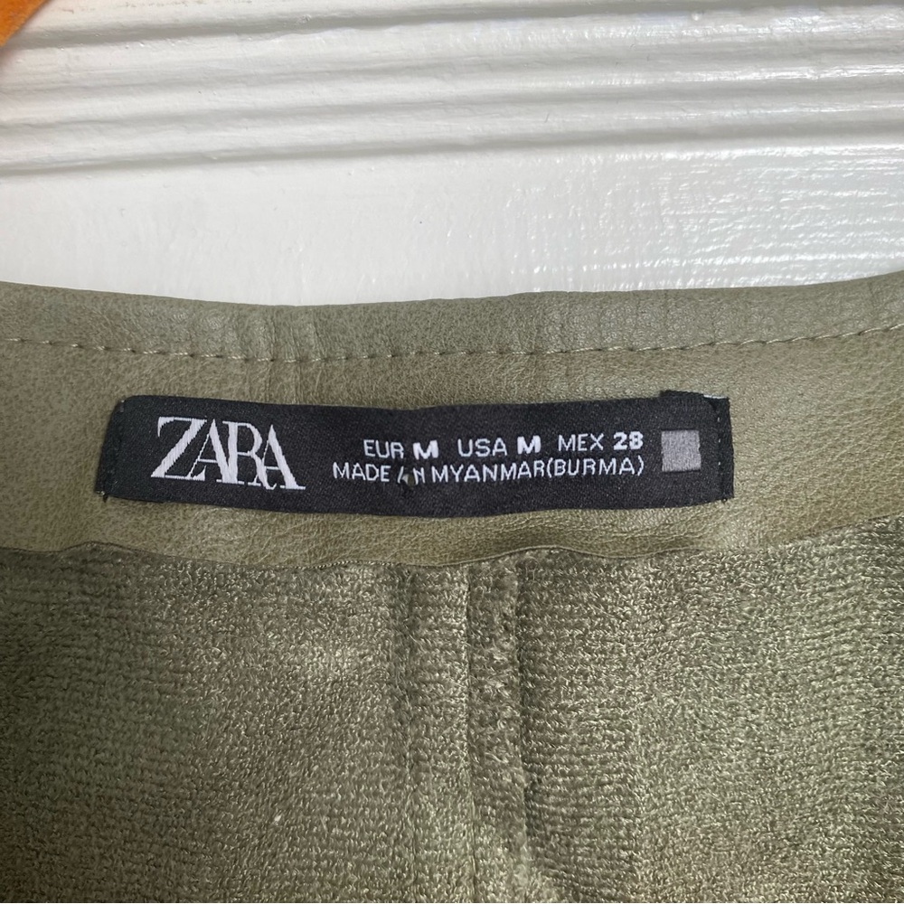 ZARA Faux Leather Pinafore Dress Green with Gold Buttons Size Medium - Picture 7 of 10